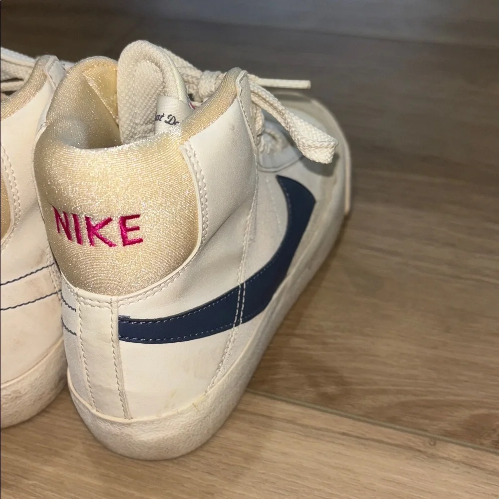 New Nike Blazer Mid '77 Sz 4Y SNEAKERS SAIL/FIREBERRY/DIFFUSED BLUE EUC